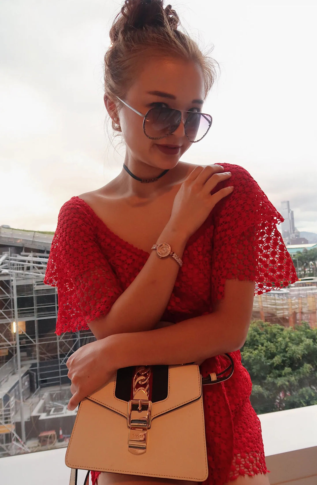 What to Wear in Between Season | Honey Messy Bun For Shoulder Length Hair